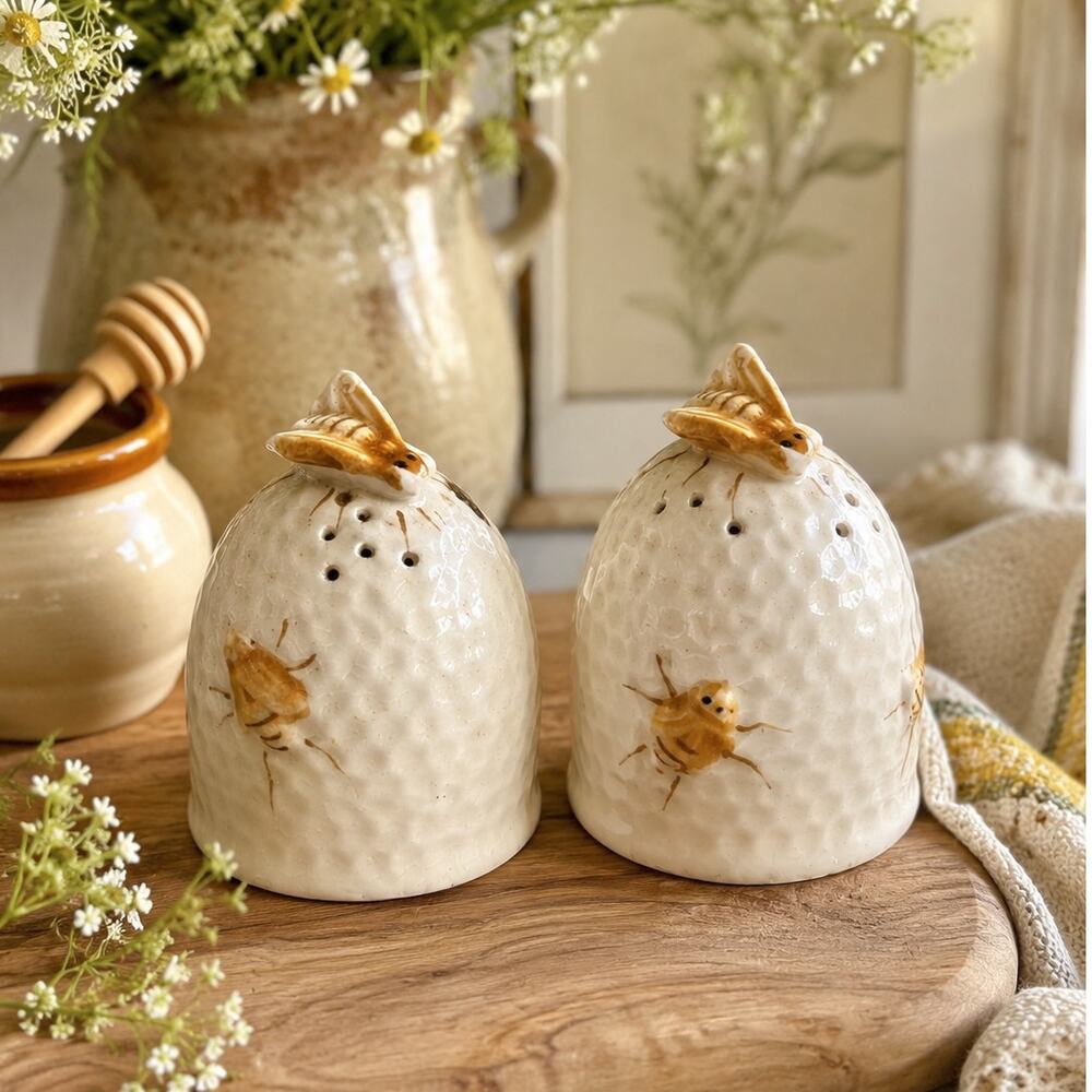 Vintage Japan Beehive Salt & Pepper Shakers Honey Bee Ceramic Cottagecore